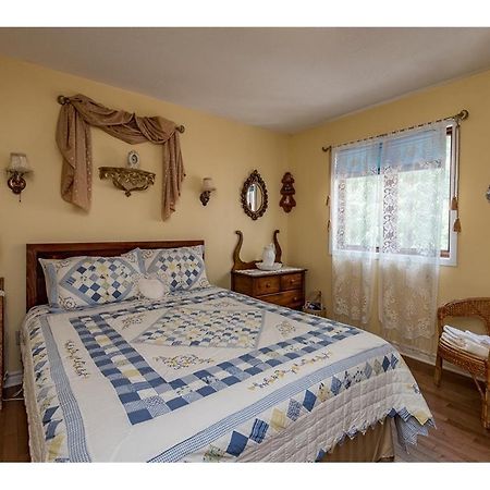 Maple Woods Bed & Breakfast Casselman Exterior photo