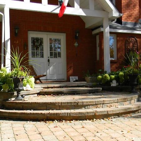 Maple Woods Bed & Breakfast Casselman Exterior photo