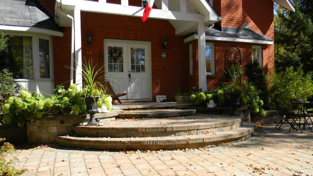 Maple Woods Bed & Breakfast Casselman Exterior photo