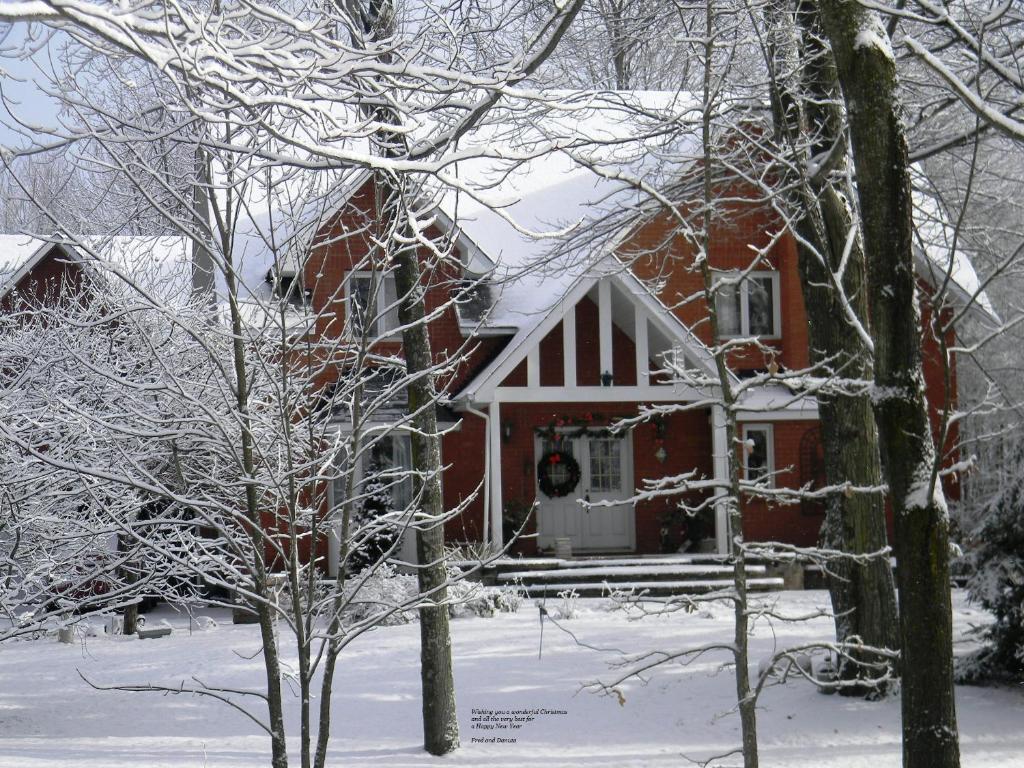 Maple Woods Bed & Breakfast Casselman Exterior photo