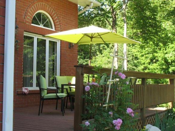 Maple Woods Bed & Breakfast Casselman Exterior photo